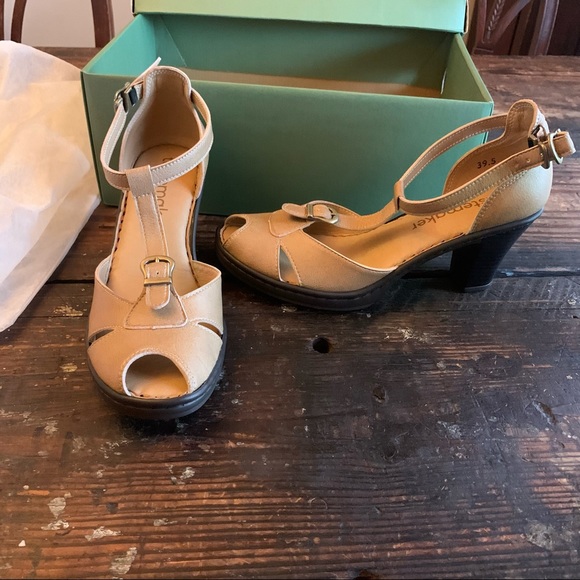 Anthropologie heels | Tastemaker NiB Vegan leather t-strap 3 in heel - Picture 4 of 10